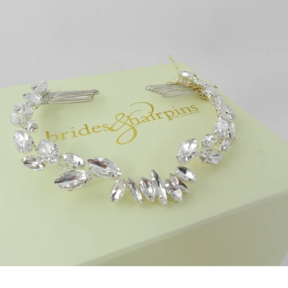 Brides & Hairpins NWT Harlow Halo